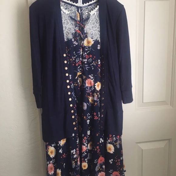 Only 1 Large left!!! Navy with floral dress. - Picture 7 of 8